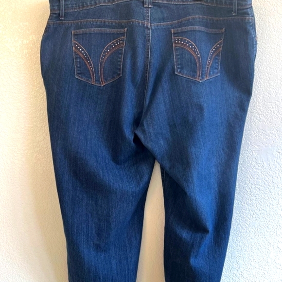 Gloria Vanderbilt Dark Wash Straight Leg Stretch Denim Crop Jeans Size 24W - Picture 3 of 6